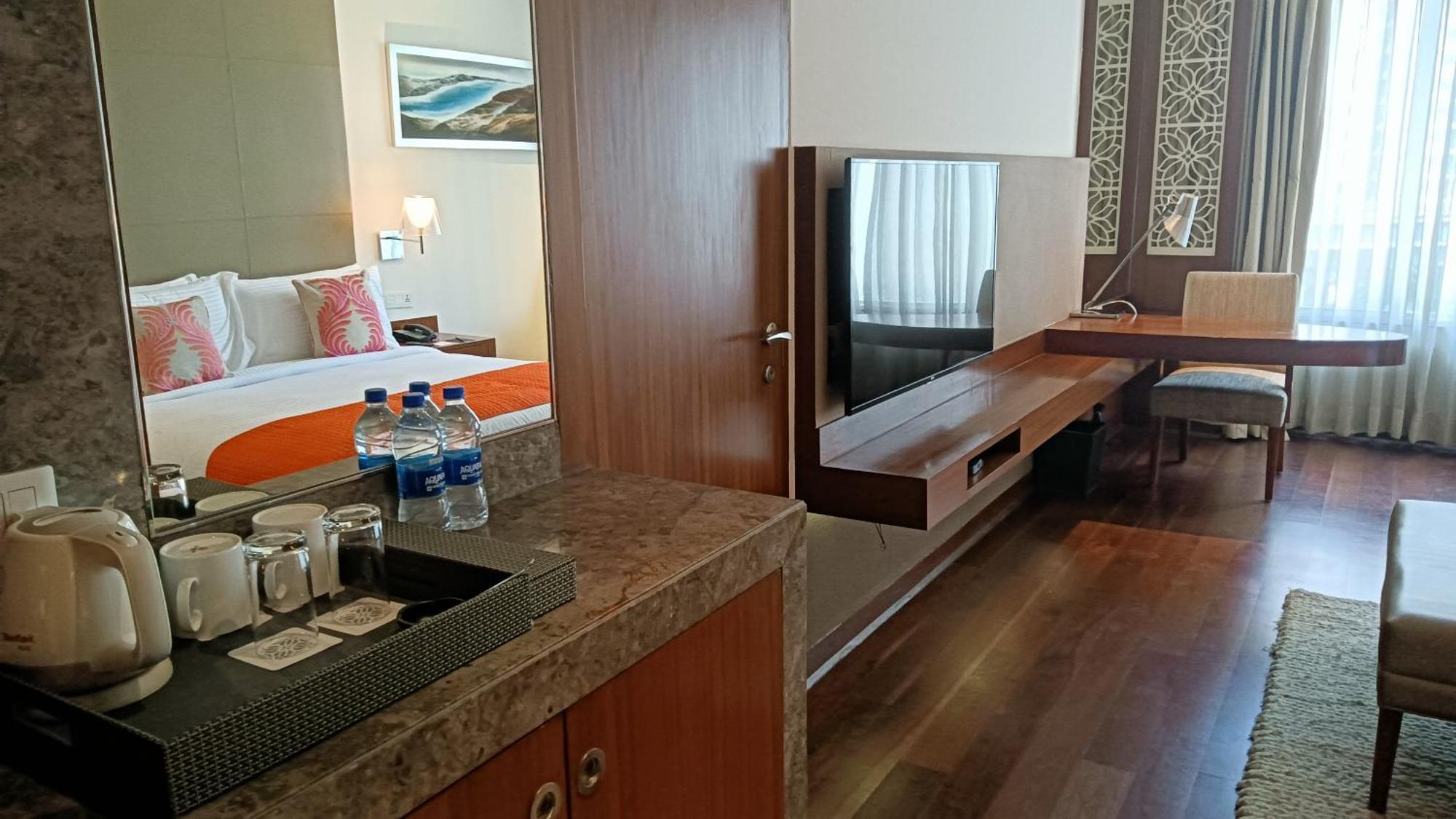 The Anya Hotel-Golf Course Road Gurgaon Bagian luar foto