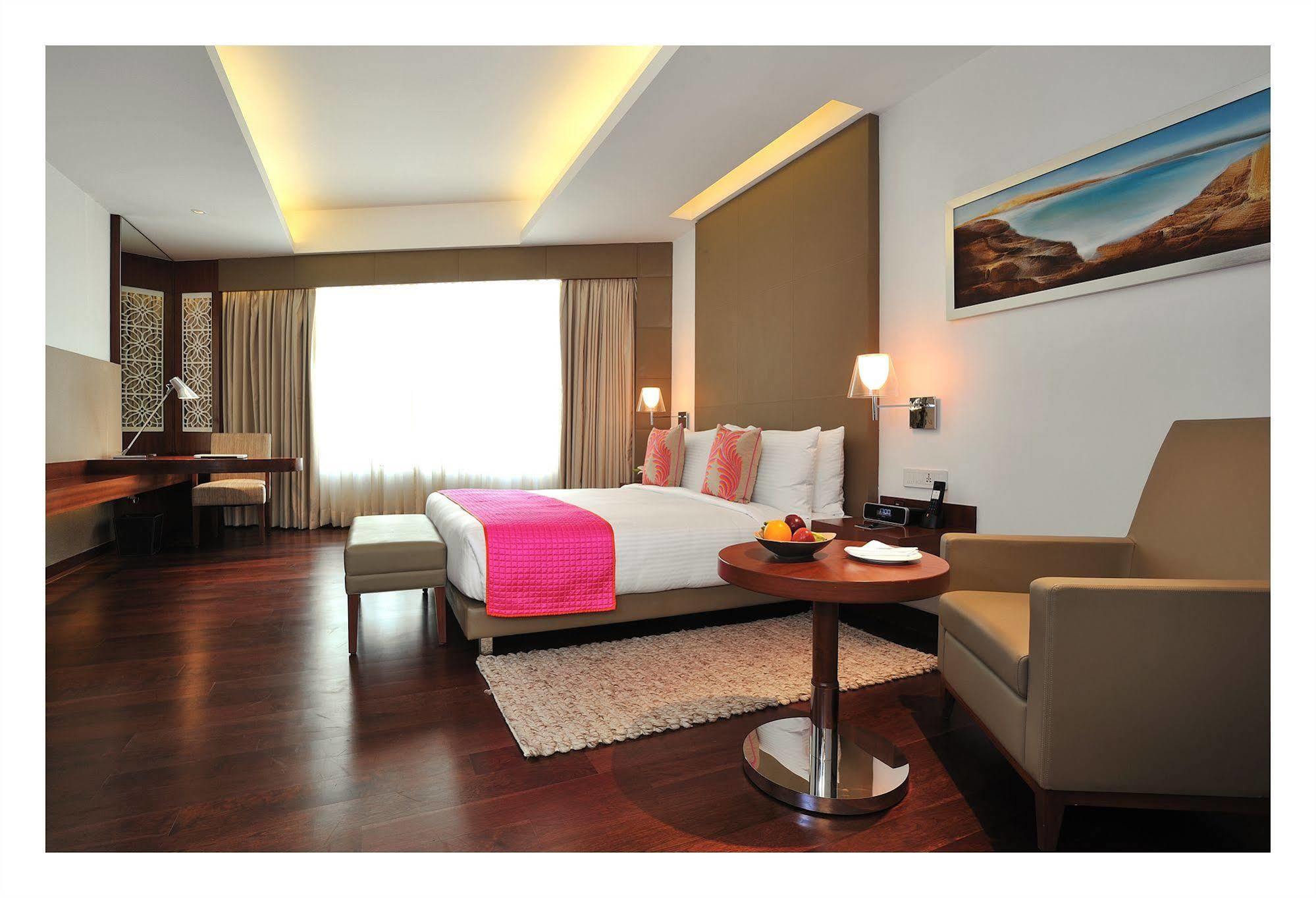 The Anya Hotel-Golf Course Road Gurgaon Bagian luar foto