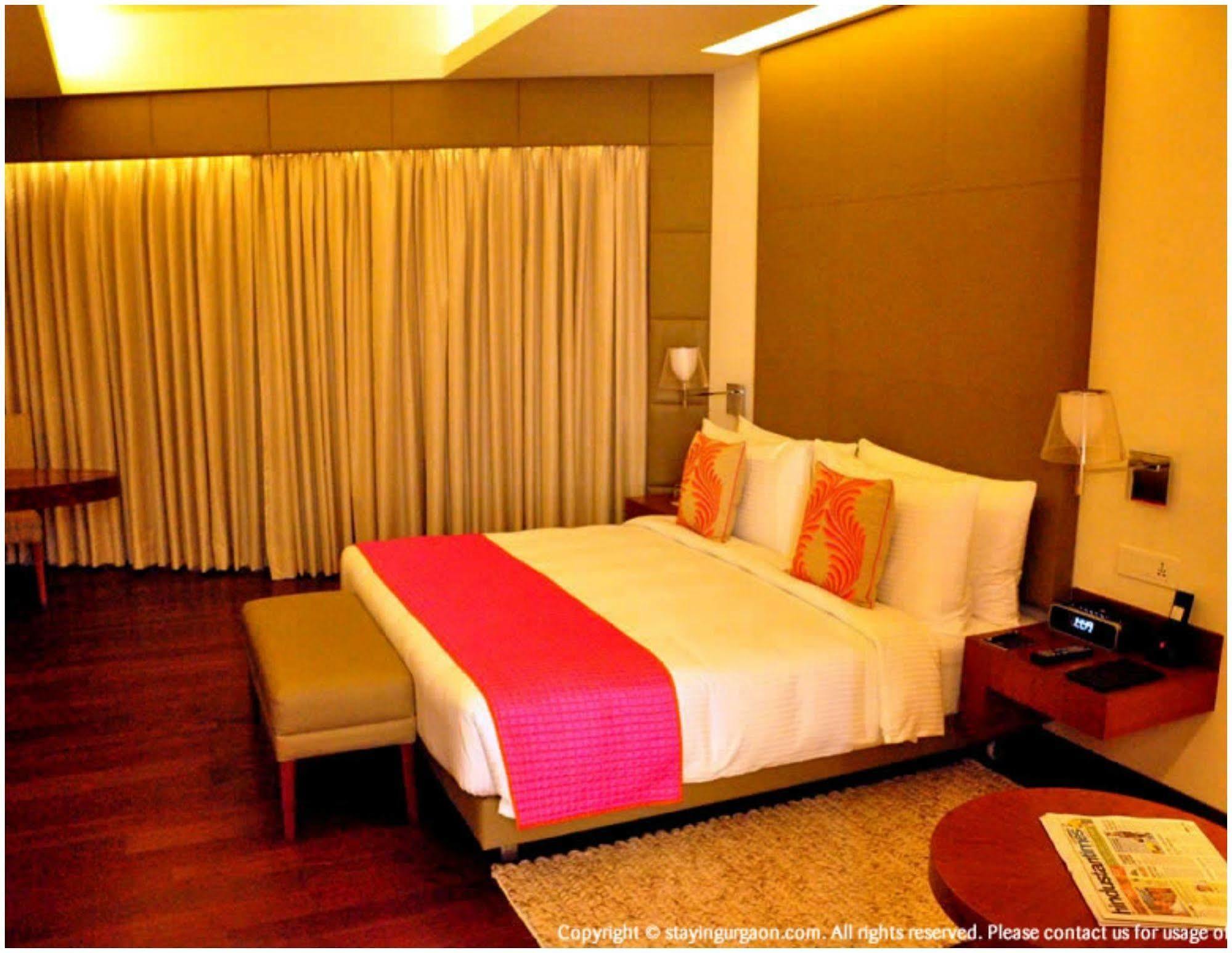 The Anya Hotel-Golf Course Road Gurgaon Bagian luar foto
