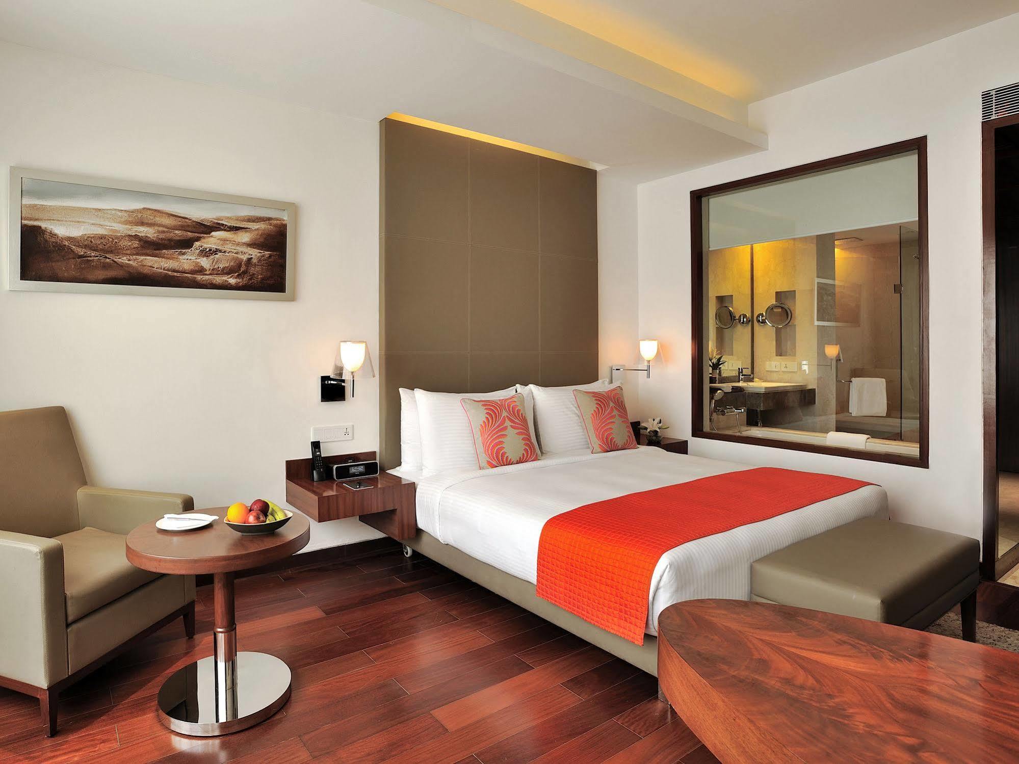 The Anya Hotel-Golf Course Road Gurgaon Bagian luar foto