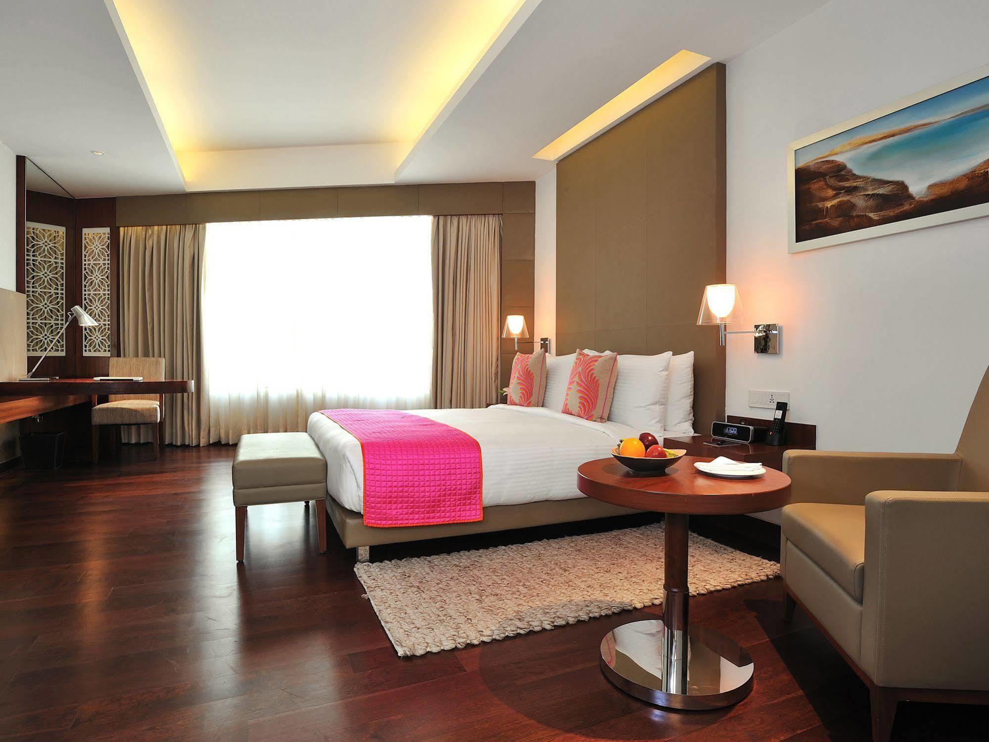 The Anya Hotel-Golf Course Road Gurgaon Bagian luar foto